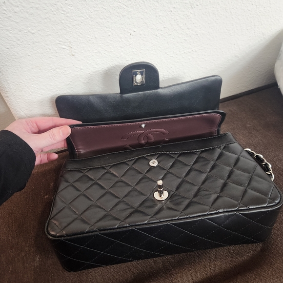 Chanel Black Quilted Shoulder Bag with Silver Chain - Picture 5 of 8